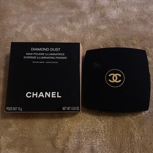 CHANEL Diamond Dust Illuminating Powder in Black and Gold